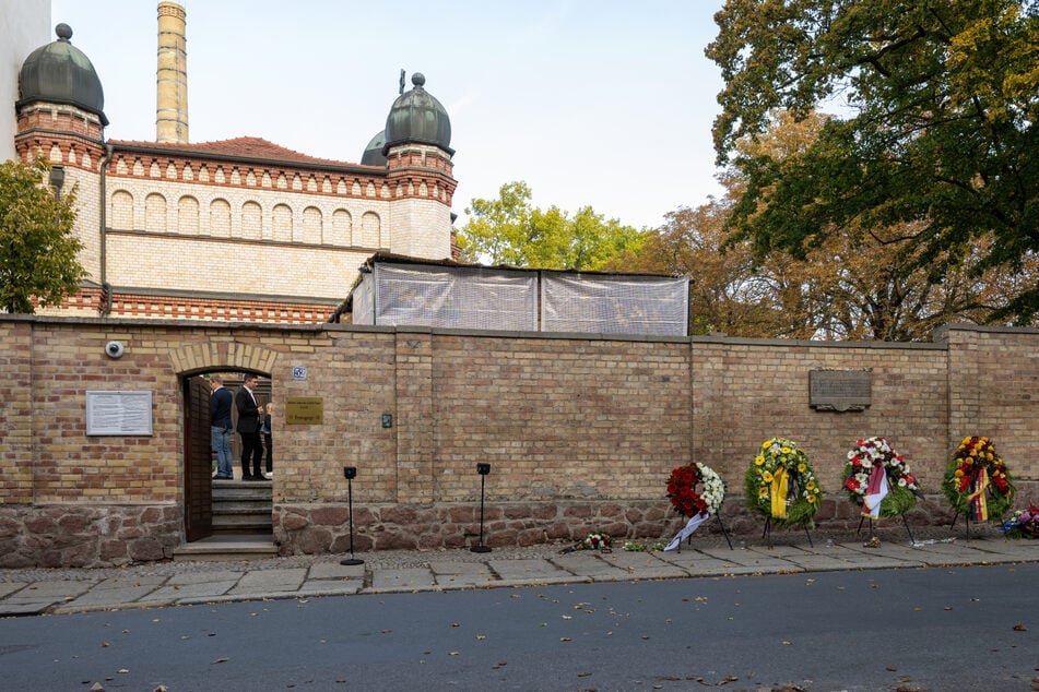 Auch Angehörige der Opfer des Halle-Anschlags können die Hilfe beantragen.