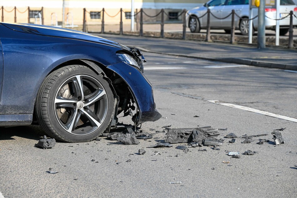 An beiden Mercedes entstand ein hoher Sachschaden.