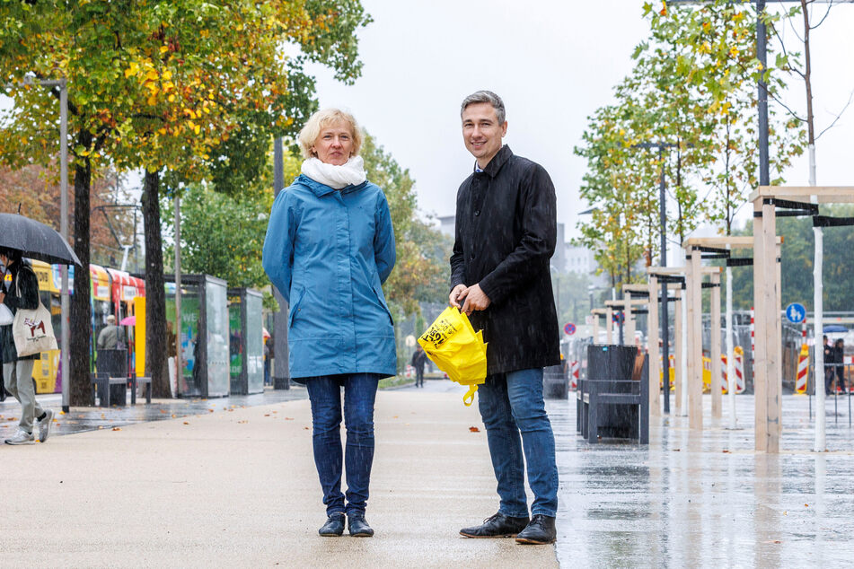 Amtsleiterin Simone Prüfer (58) und Baubürgermeister Stephan Kühn (44) stellten am Montag das erste neue Teilstück des Promenadenrings Ost vor.