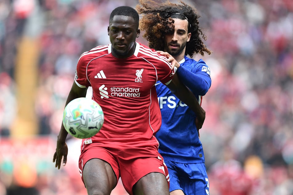 Ibrahima Konaté (27, l.), hier gegen Chelseas Marc Cucurella (27).