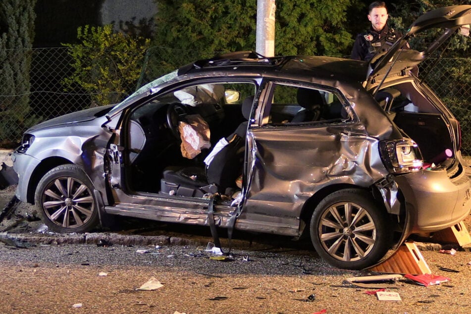 Schwerer Unfall in Eggersdorf: VW Polo und Lastwagen krachen zusammen