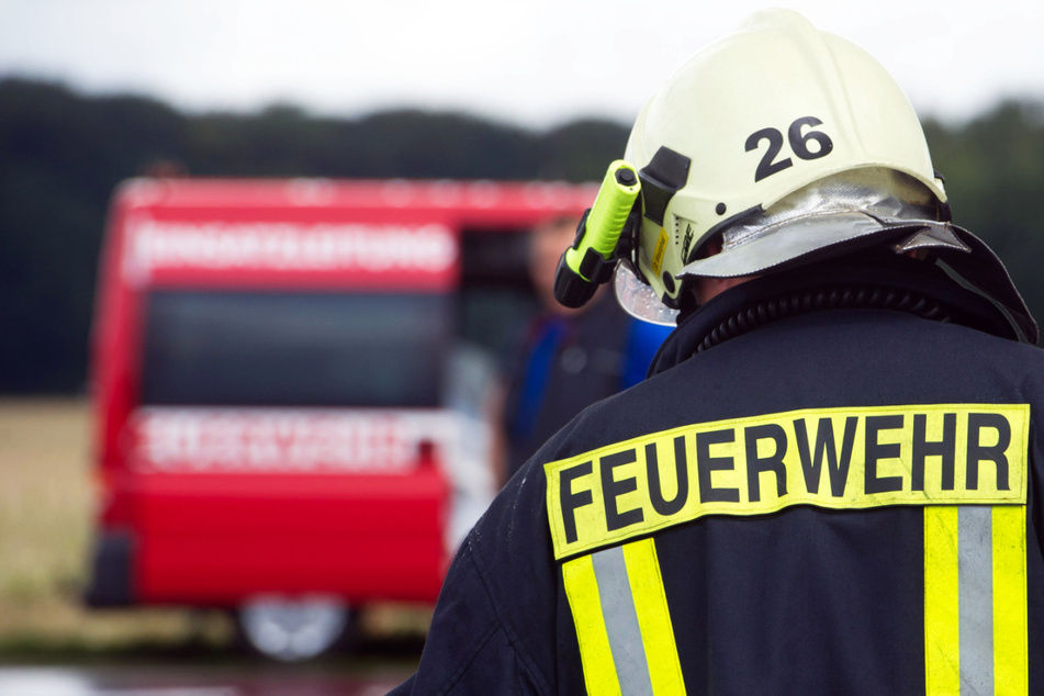 Bei einem Hausbrand in Wietze ist eine 49-jährige Frau ums Leben gekommen. Die Feuerwehr fand sie bei den Löscharbeiten. (Symbolfoto)