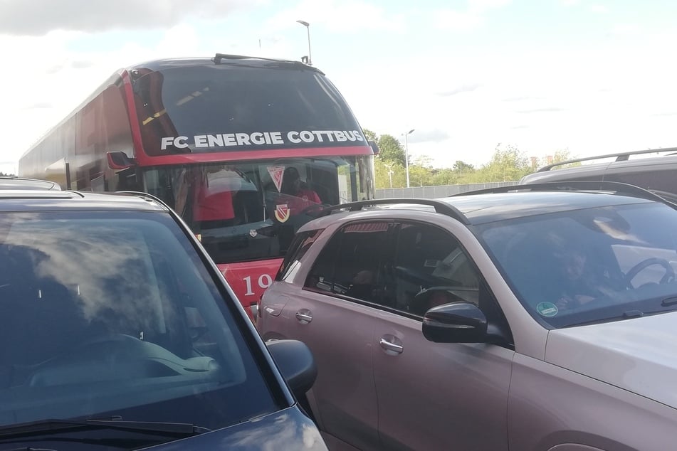 Cottbuser Aufstiegsparty live: Energie-Fans singen "Bulic auf die Vier", Biankadi gibt den Busfahrer