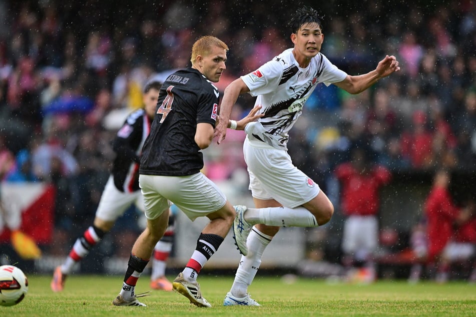 Taichi Hara (r.) traf gleich zweimal im Test gegen Altona 93.