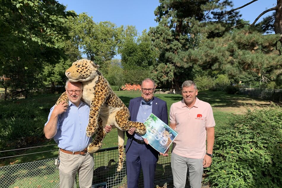 Die Kölner Zoo-Vorstände (v.l.n.r.) Prof. Theo B. Pagel, Dr. Ralf Heinen und Christopher Landsberg haben am Donnerstag ihren Masterplan 2030 vorgestellt, der viele Ideen für zukünftige Projekte beinhaltet.