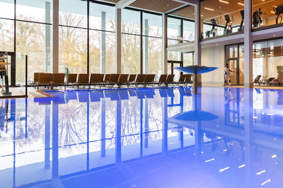 In der Sprudelhof-Therme in Bad Nauheim haben Gäste unter 16 Jahren ab dem 25. April an Samstagen keinen Zutritt mehr. (Archivfoto)