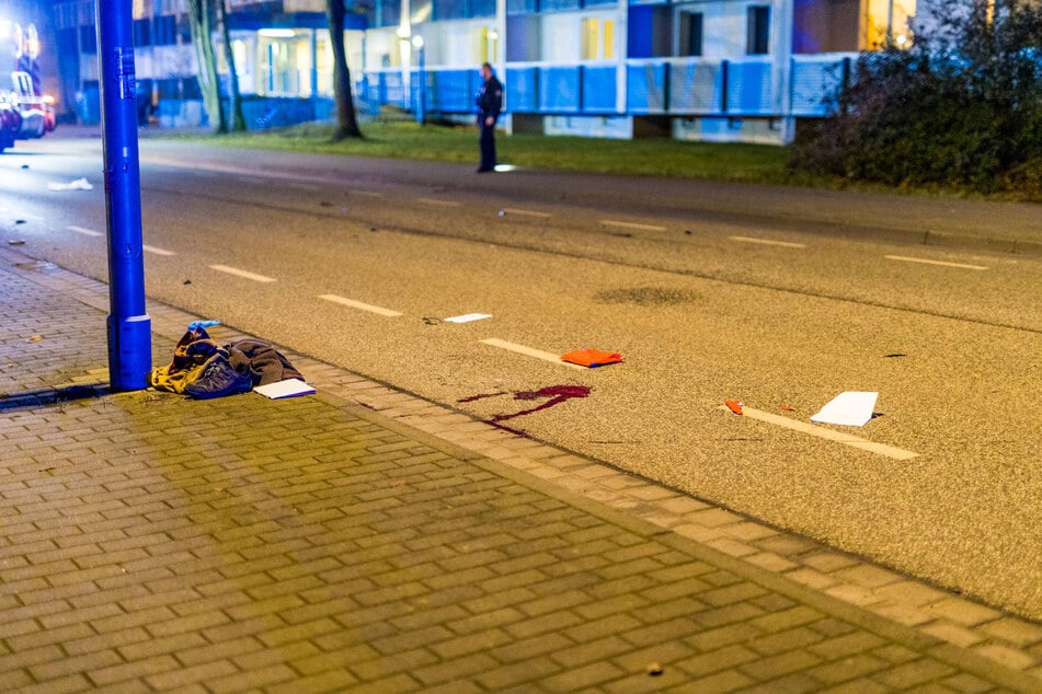 Die Person zog sich bei dem Unfall schwere Verletzungen zu.