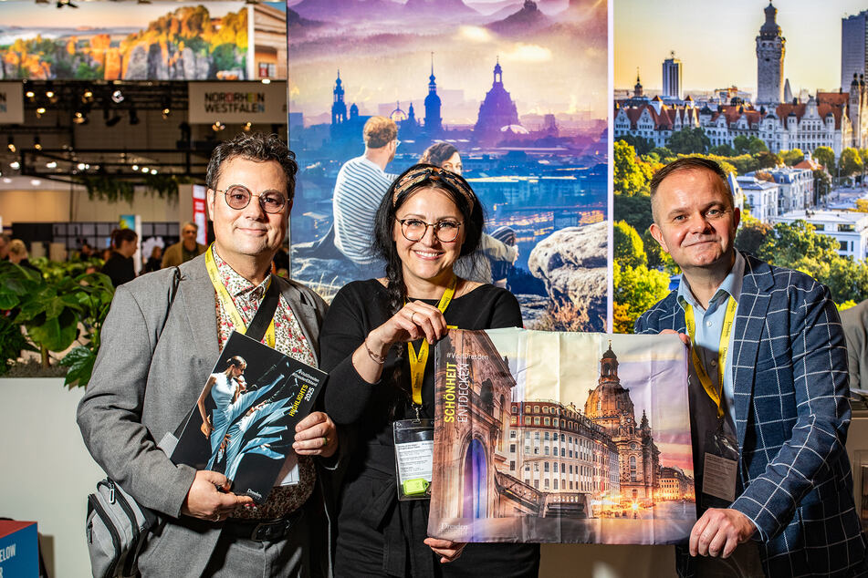 Kümmern sich darum, dass Reiseveranstalter Dresden auf dem Schirm haben: Christoph Münch (55, v.l.n.r.), Simone Trommer-Tiedmann (43) und Michal Rydz (48) vom Stadtmarketing.