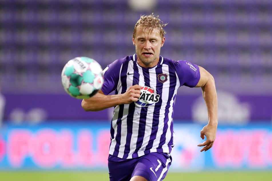 Jan Hochscheidt kann endlich wieder das tun, was er beruflich am liebsten macht - dem Ball hinterherjagen.