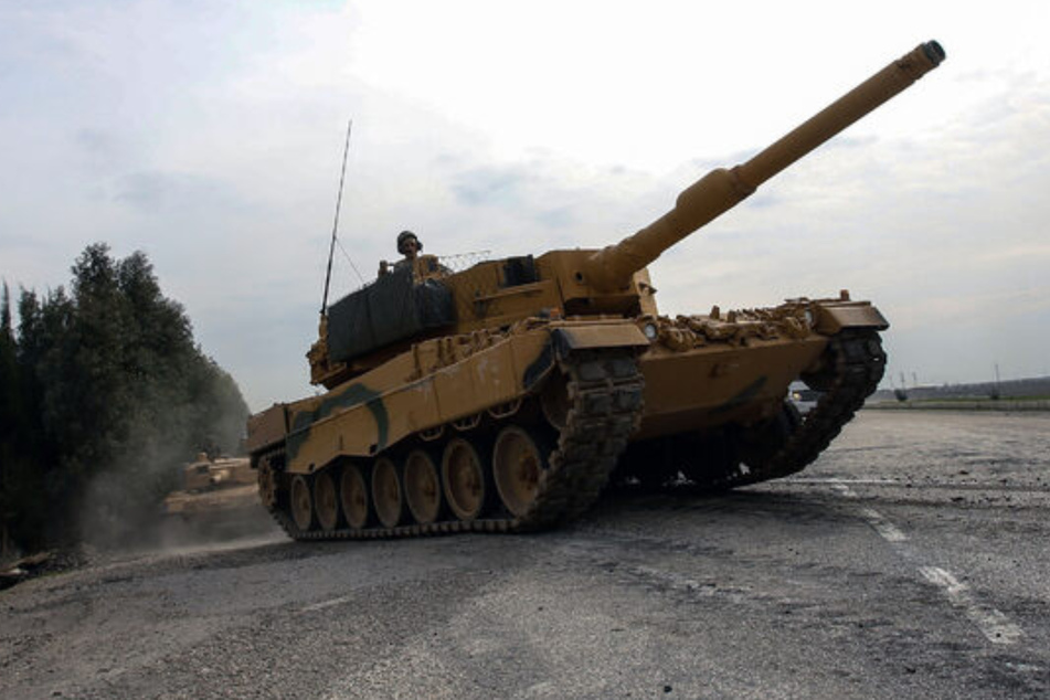 Insgesamt 14 Leopard-2-Panzer und einen Bergepanzer Büffel soll Tschechien aus Bundeswehr-Beständen erhalten.