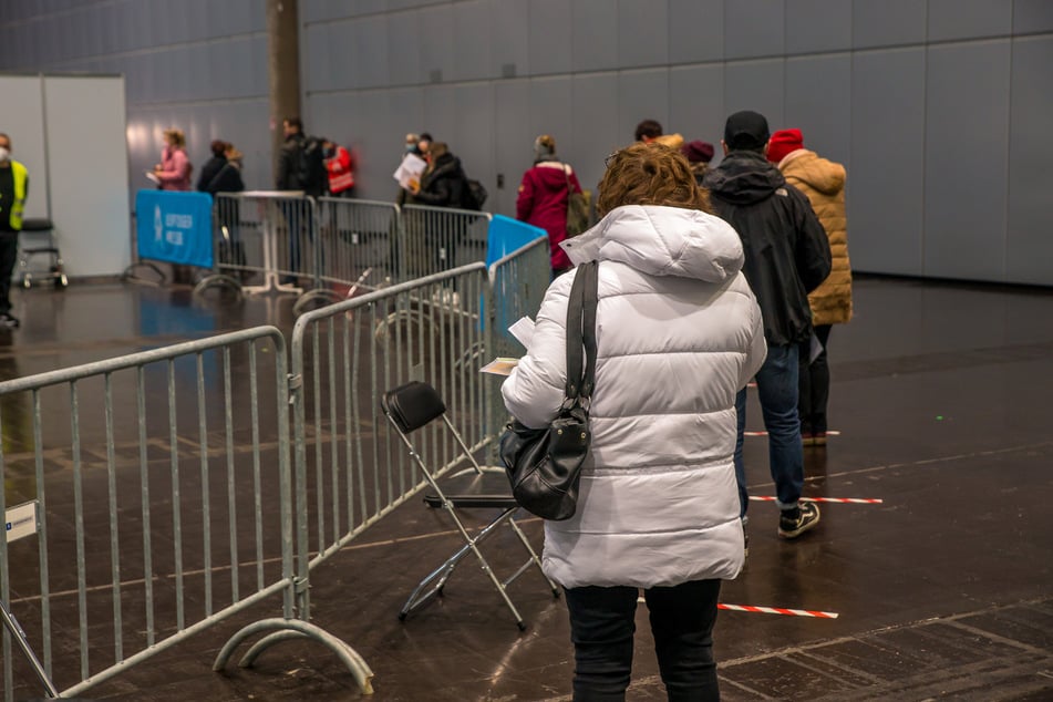 Schlange stehen vor dem Check-In: Jeder der Leipziger hier hat im Vornherein einen Termin vereinbart.