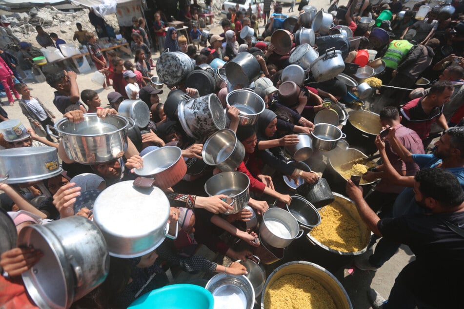 Trotz anhaltender Krisen wie dem Nahost-Konflikt ist der Blick in die Zukunft nicht so angstvoll wie im Vorjahr.