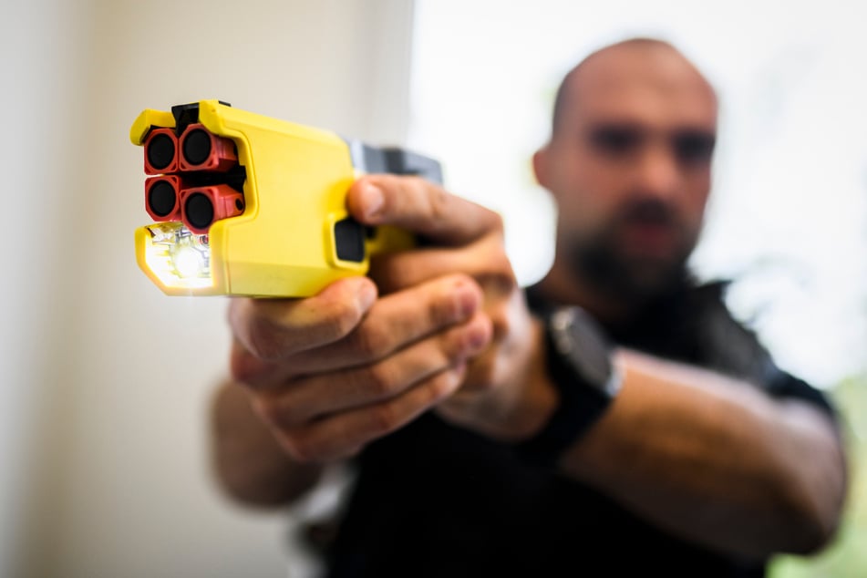 Taser bleiben auch künftig für den alltäglichen Dienstgebrauch verboten. (Symbolfoto)