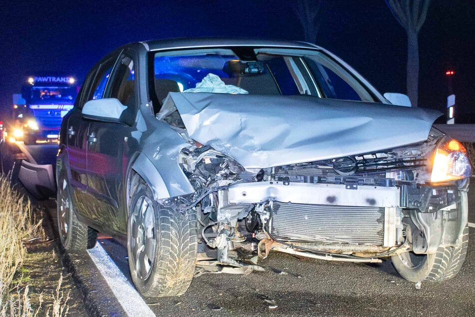 Schwerer Unfall mit drei Verletzten auf der L409 bei Alzey: Die Landstraße wurde vorübergehend gesperrt.