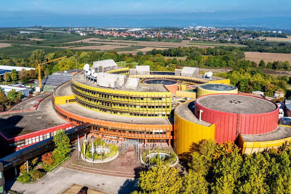 Das ZDF-Gelände in Mainz-Lerchenberg ist der Veranstaltungsort des Fernsehgartens, doch für die Extra-Folgen "on tour" gehen Kiwi und ihr Team auf Reise.