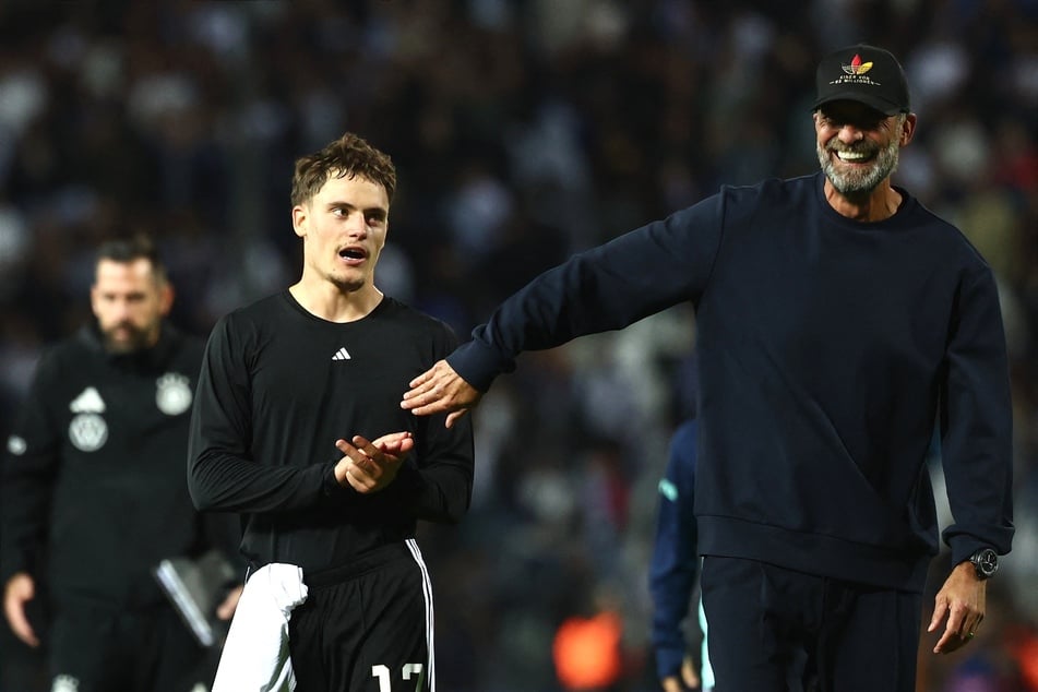 Bundestrainer Jürgen Klopp (r.) zeigte sich mit dem Auftritt seiner Mannschaft zufrieden.