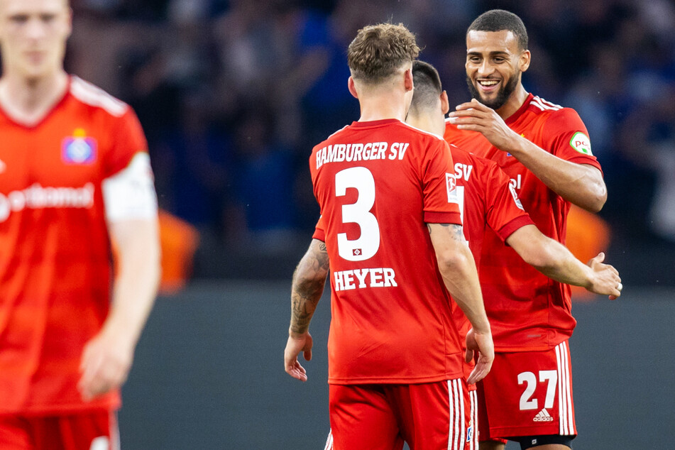 Strahlende Gesichter beim Hamburger SV: Die Rothosen haben durch den 1:0-Erfolg im Relegations-Hinspiel bei Hertha BSC einen großen Schritt Richtung Bundesliga gemacht.