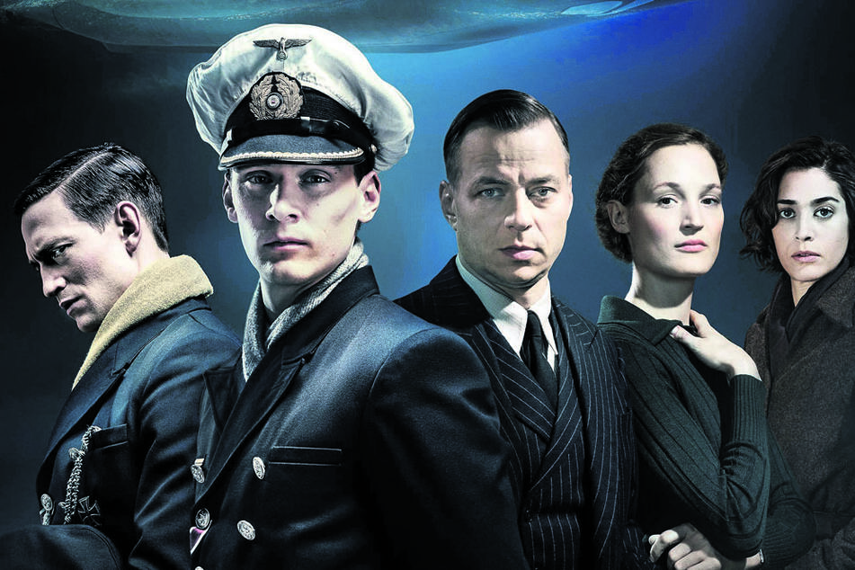 In der Serie "Das Boot" agiert Tom Wlaschiha (47, Mitte) als Gestapo-Kriminalrat Hagen Forster.