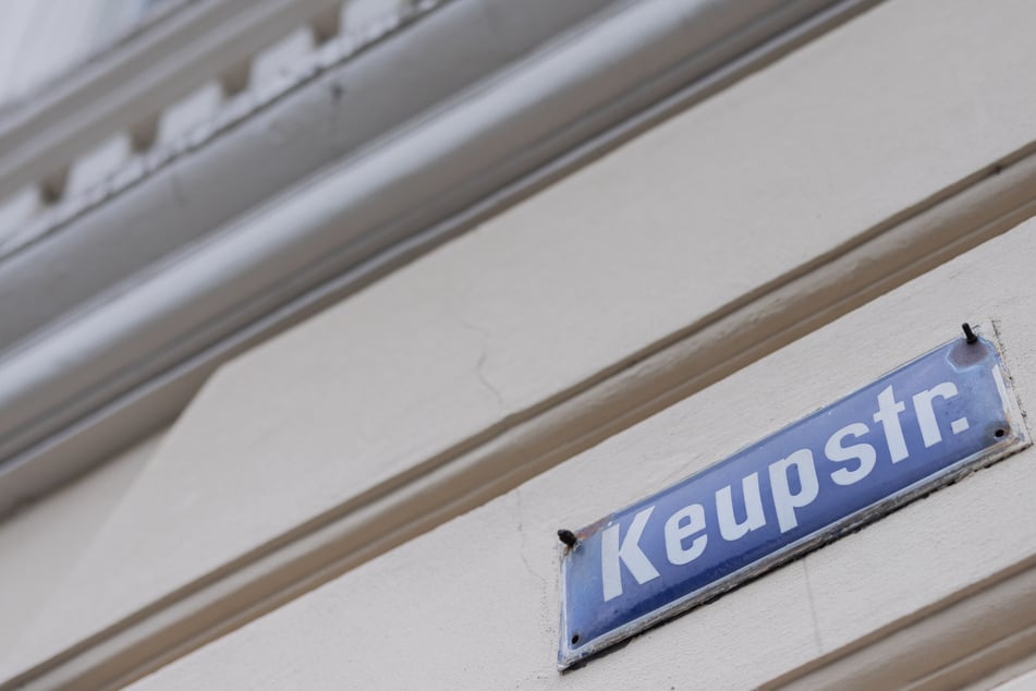 Räuber will Juwelier überfallen: Die Rechnung hat er ohne die Angestellten gemacht
