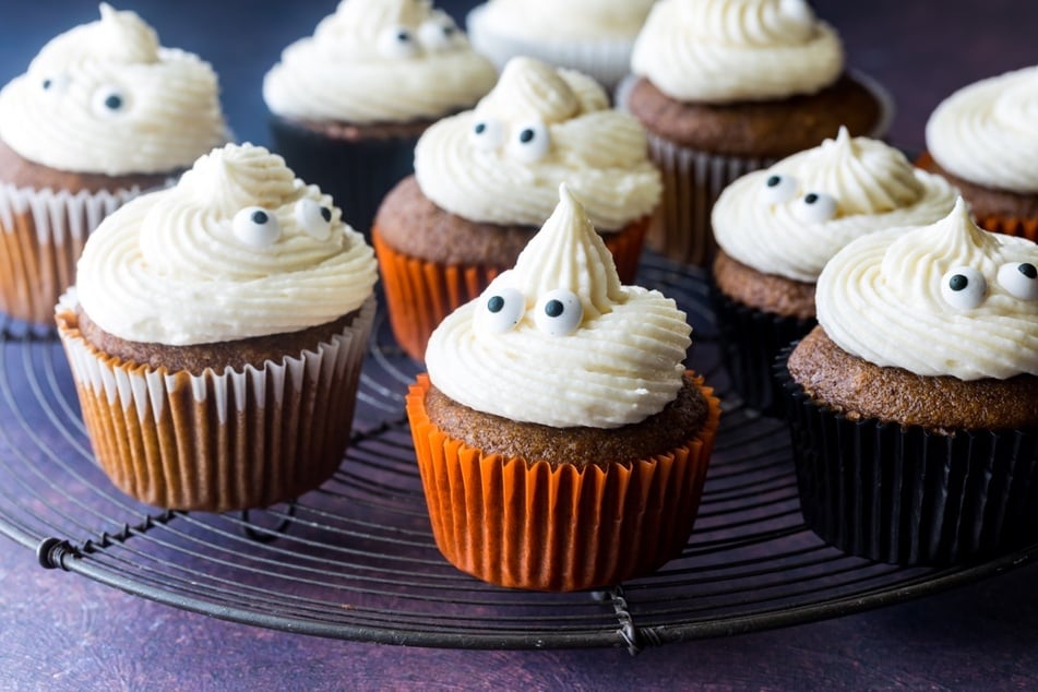 Die schaurigen Halloween-Muffins werden der Hit auf jeder Party sein.