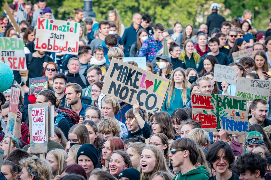 Rund 800 Teilnehmer sammelten sich zum "Globalen Klimastreik" in Dresden.