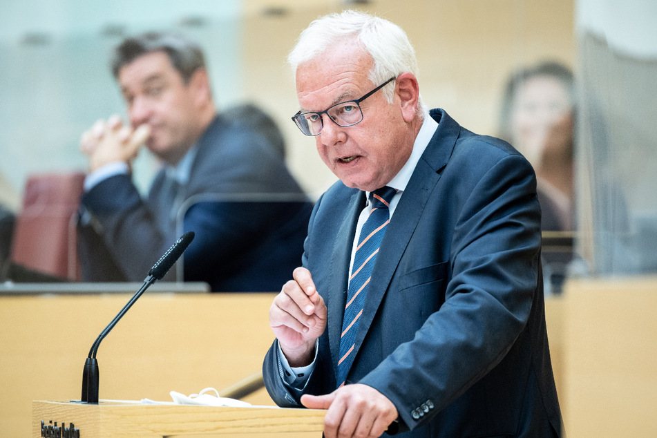 Thomas Kreuzer (62), Fraktionsvorsitzender der CSU im Bayerischen Landtag, sprach offen über ein mögliches Ende der Regierungskoalition mit den Freien Wählern.