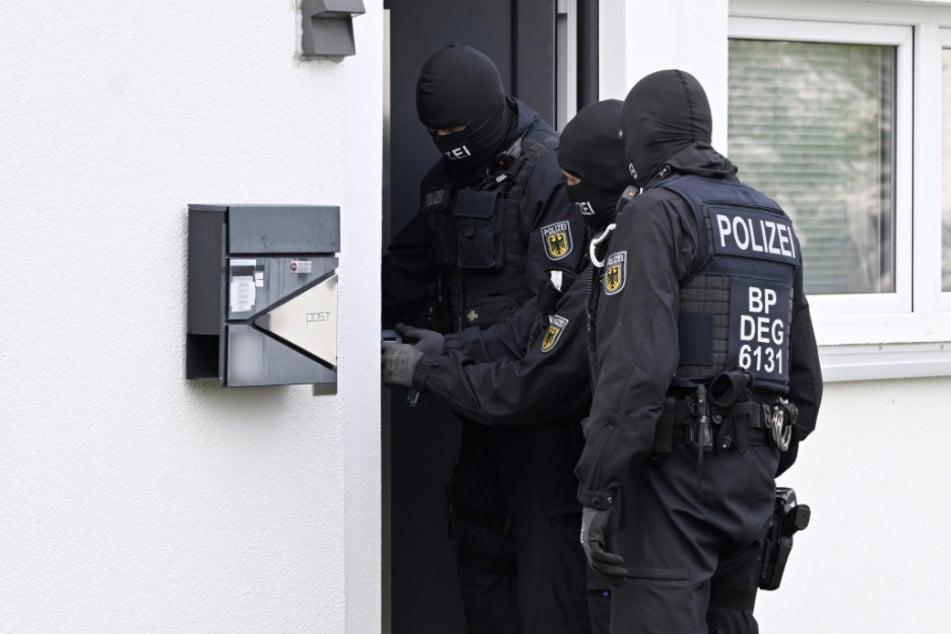 Nach Schleuser-Razzia: SPD-Politiker soll Mega-Summe für kriminelle Hilfe bekommen haben