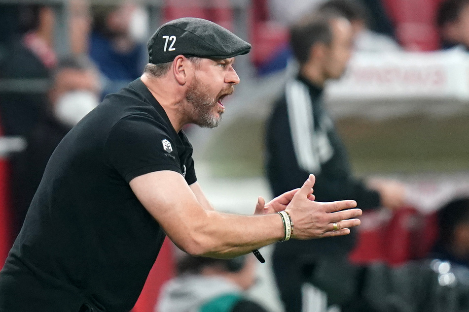 In gewohnter Manier feuerte Trainer Steffen Baumgart (50) seine Jungs an.