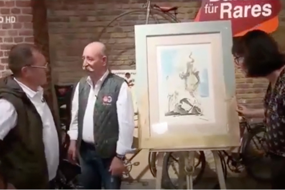 Harald Rehling (53, l.) aus Köln will bei "Bares für Rares" ein Kunstwerk von Salvador Dalí verkaufen.