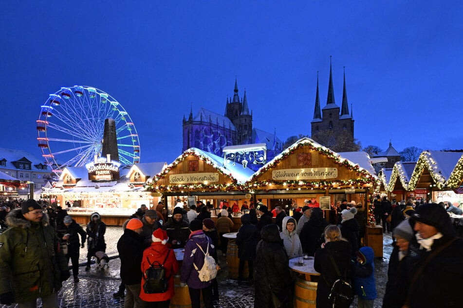 Am Dienstag öffnet der Erfurter Weihnachtsmarkt seine Türen. (Archivbild)