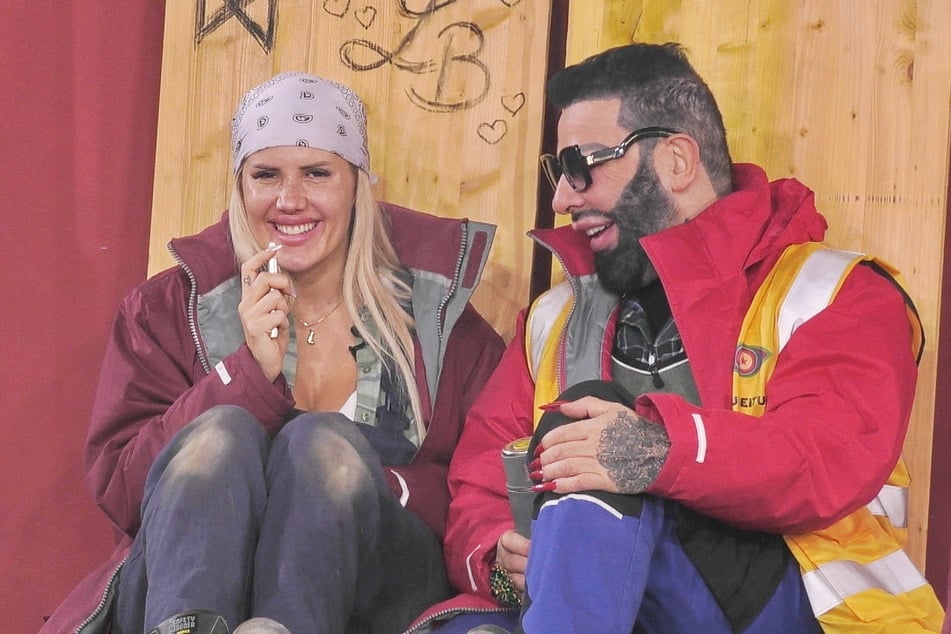 Laura "Blond" (30) und Harald Glööckler (60) lassen kein gutes Haar an ihrer Mitbewohnerin.