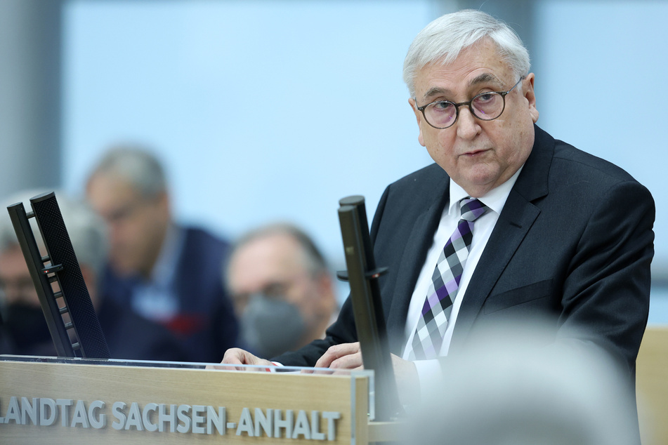 Sachsen-Anhalts Finanzminister Michael Richter (67, CDU) plädiert dafür, die Schuldenbremse wieder einzuführen.