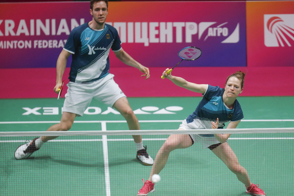 Am Samstag waren die Corona-Tests noch negativ: Isabel Herttrich (29) und Mark Lamsfuss (27) beim Badminton-EM-Halbfinale in Kiew.