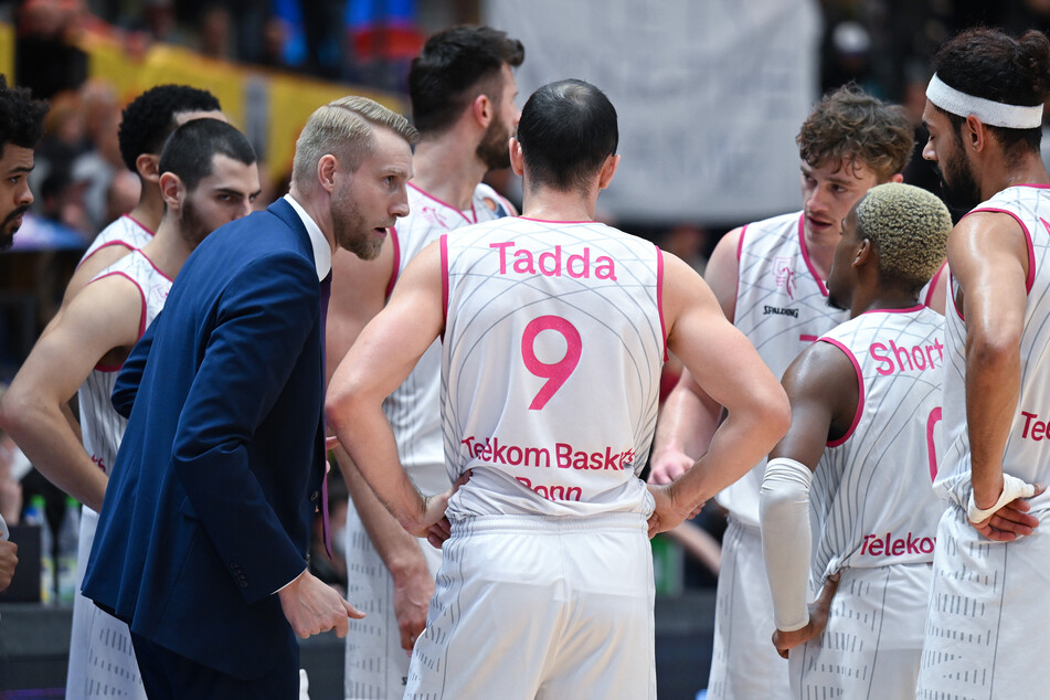 Headcoach Tuomas Iisalo (40) und die Telekom Baskets Bonn schweben weiter auf einer Erfolgswelle und konnten die Tabellenspitze der BBL verteidigen.