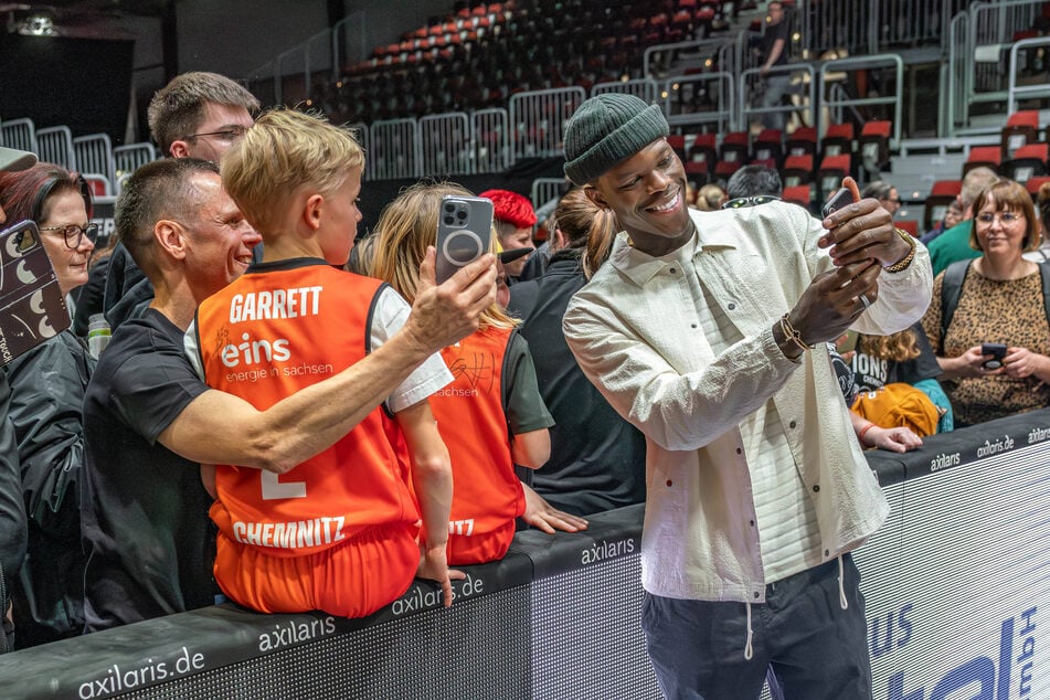 War der Star des Abends: Weltmeister Dennis Schröder (30) wurde von den Niners-Fans gefeiert.