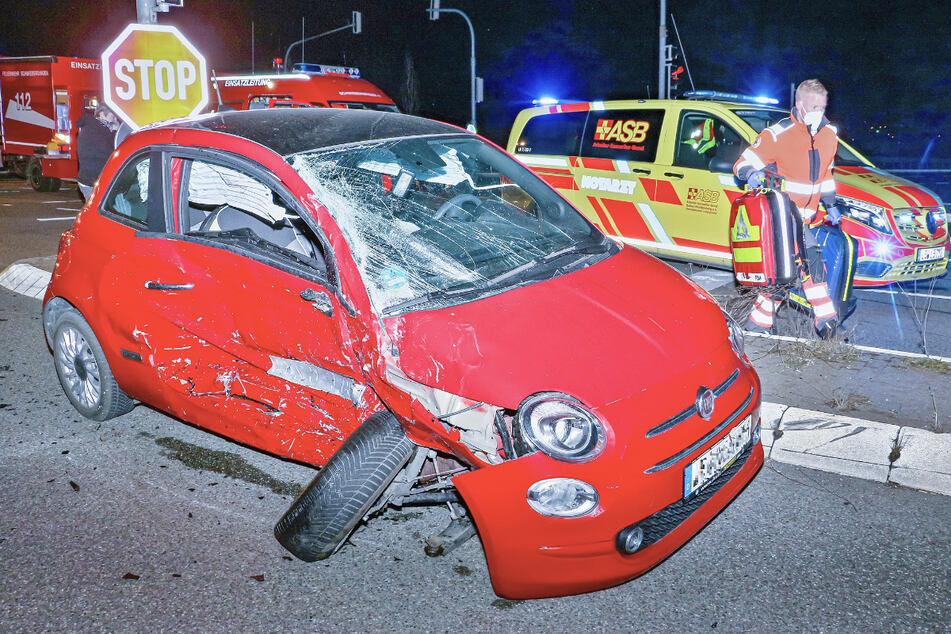 Der andere Wagen krachte mit voller Wucht in die Seite des Kleinwagens.