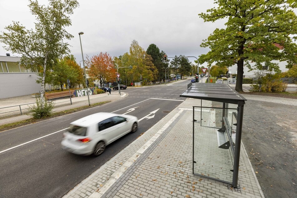 Das Ergebnis: ein neuer Fahrbahnbelag und barrierefreie Haltestellen.