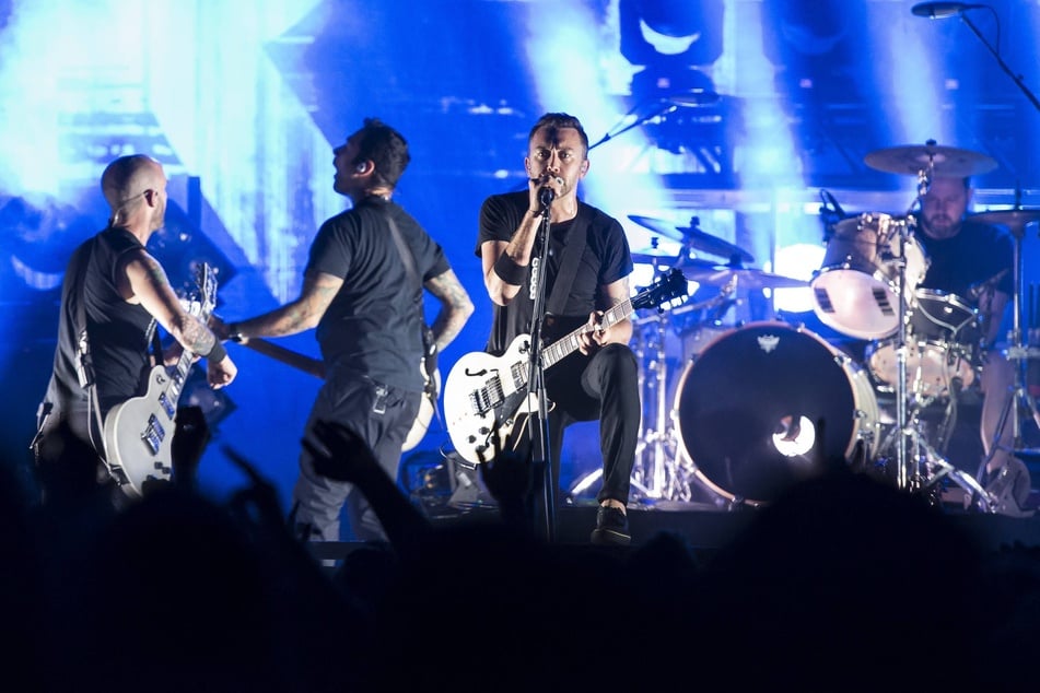 Die amerikanische Rockband Rise Against steht am Samstagabend auf der Bühne in der Quarterback Immobilien Arena. (Archivbild)