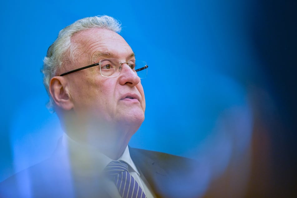 Innenminister Joachim Herrmann (69, CSU) beschäftigt die Debatte um syrische Flüchtlinge.