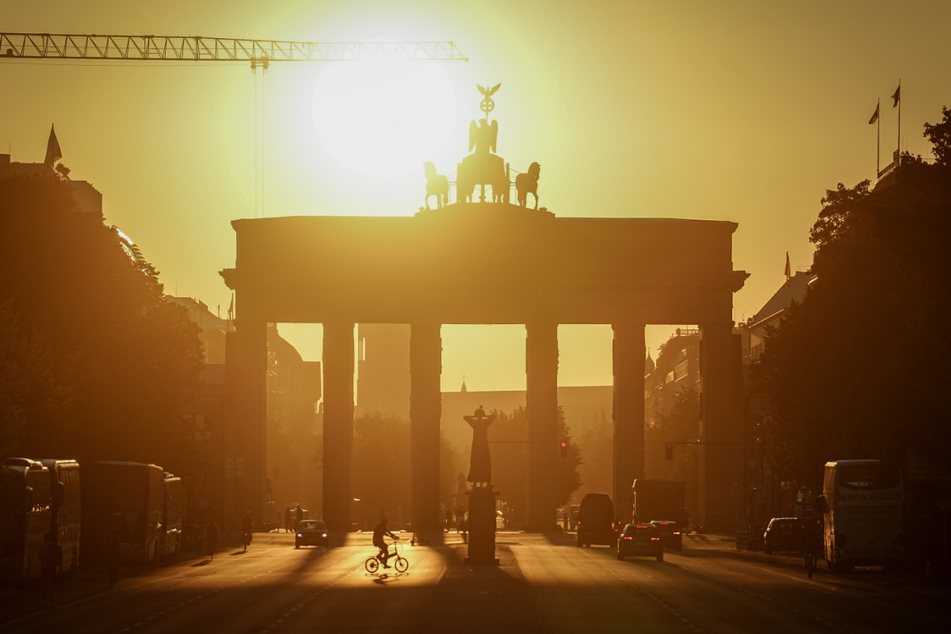 Am Donnerstag gibt es auch am Brandenburger Tor wieder viel Sonnenschein.