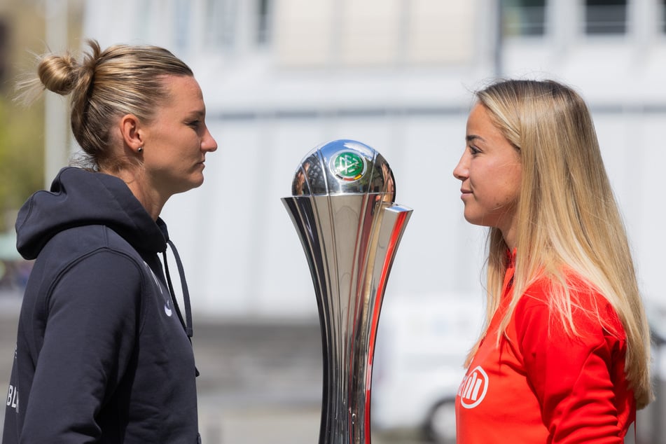 DFB-Pokalfinale der Frauen: Fußballerinnen erwartet ganz besondere Ehre!