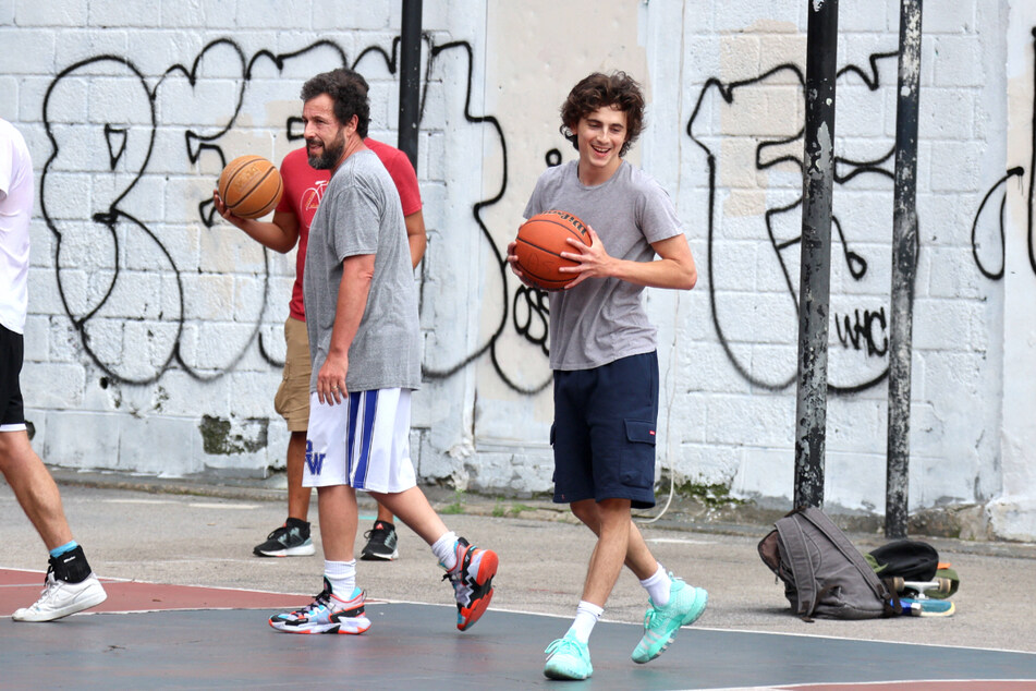 Adam Sandler (l.) and Timothée Chalamet were spotted playing basketball together in New York City.