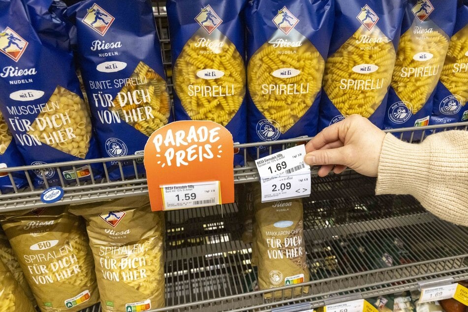 Nudeln aus Riesa werden von 2,09 Euro auf 1,69 Euro gesenkt, als Aktionsware sogar auf 1,59 Euro.