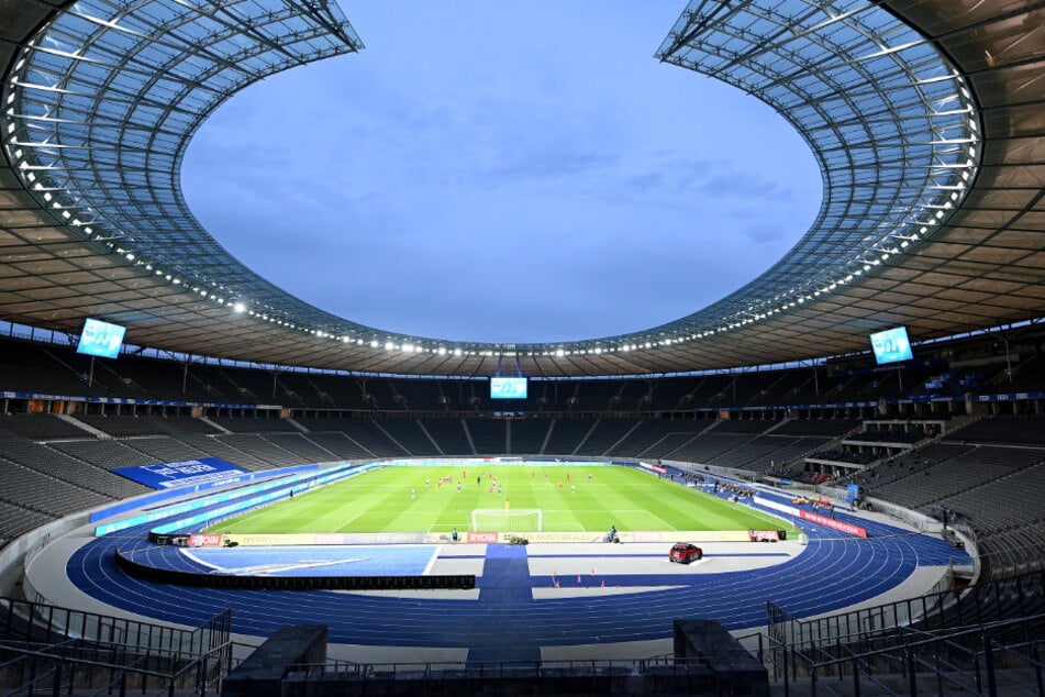Blick in das leere Olympiastadion beim letzten Aufeinandertreffen zwischen Hertha und Union.
