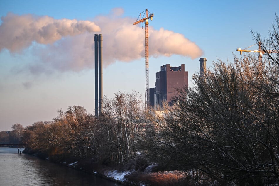 Durch den Brandanschlag nahe dem Heizkraftwerk Lichterfelde haben die Täter einen großflächigen Stromausfall verursacht.