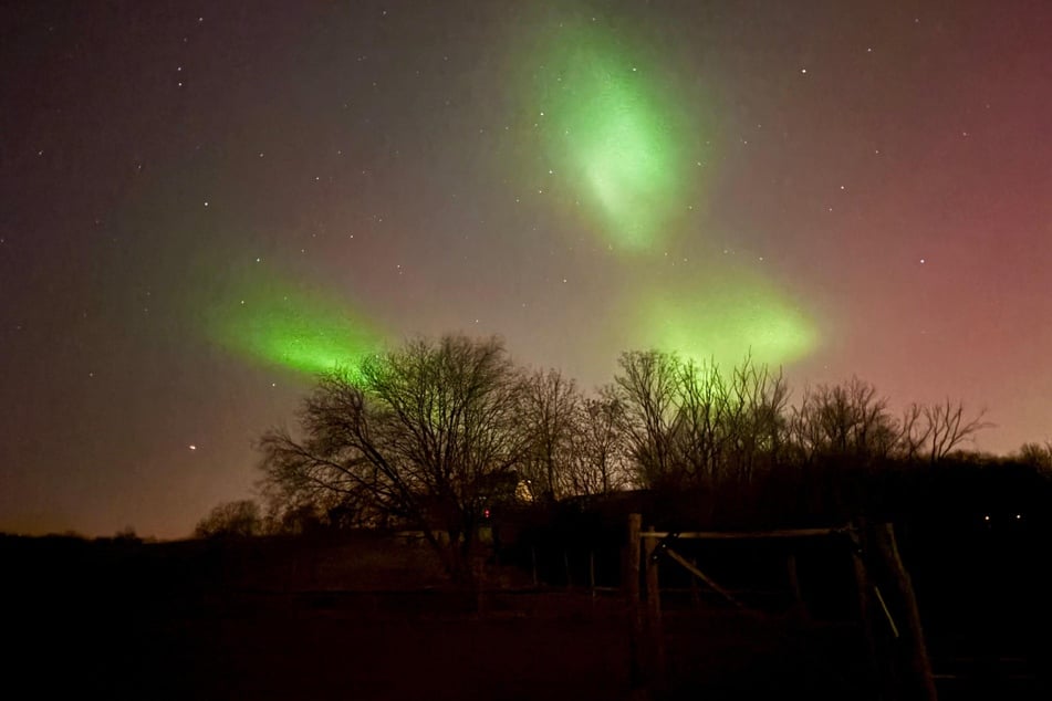 Díky vhodné expoziční době se podařilo i s telefonem pořídit jasně barevné snímky do fotoalba.