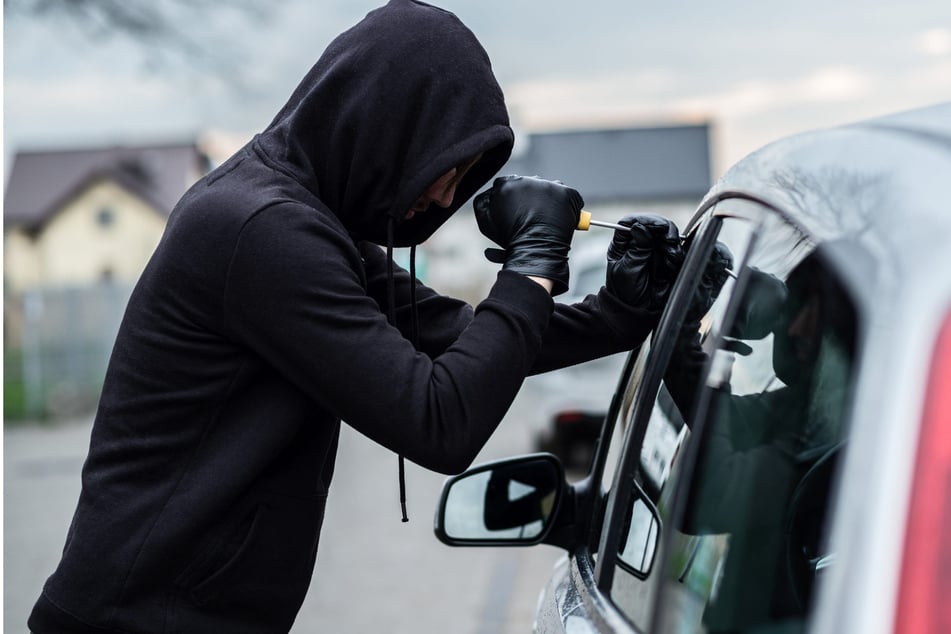 Am Pfingstsonntag und Pfingstmontag haben Täter die Abwesenheit von Autofahrern für Einbrüche genutzt. (Symbolbild)