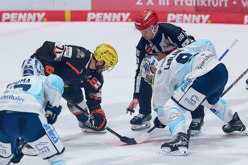 Gegen Frankfurt hatte Eislöwe Drew LeBlanc (36, r.) seine Bullyquote von 63 Prozent.