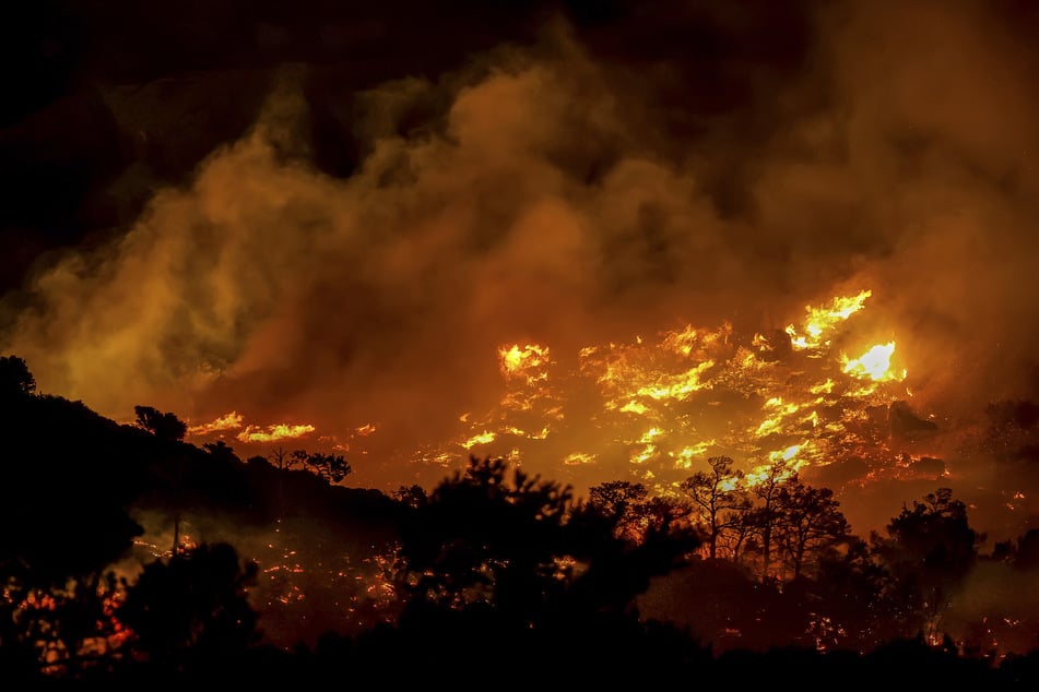 In der Nähe der Hafenstadt Ierapetra an der Südküste der Insel Kreta ist ein Waldbrand ausgebrochen, was laut Behörden die Evakuierung von Dörfern und Hotels zur Folge hatte.