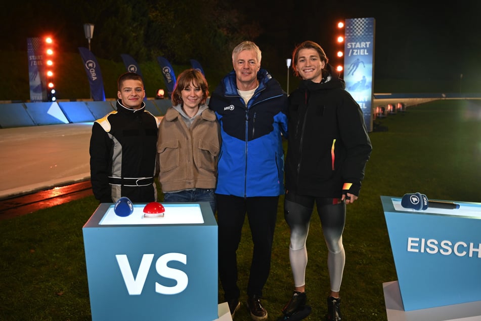 Kart-Champion Niels Tröger (22, l.) und seine Familie lassen sich mit dem Schmücken des Baumes gern Zeit.